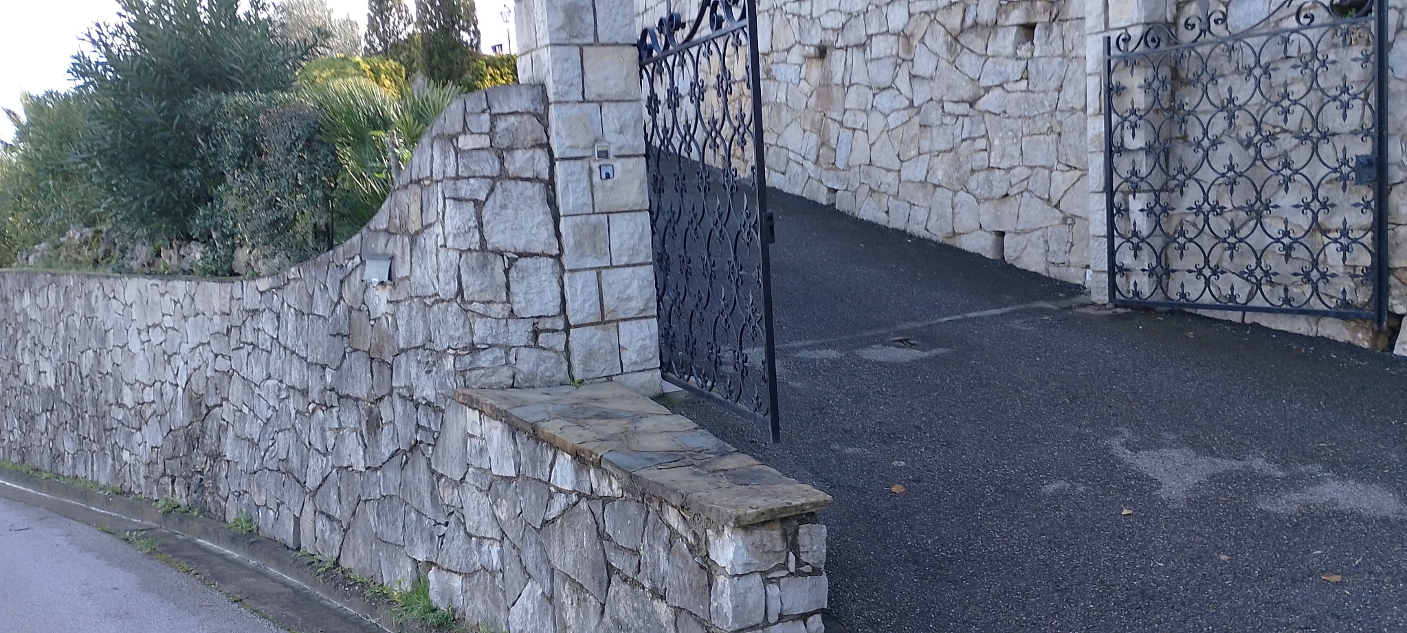 Nettoyage toiture Fontainebleau - Avant